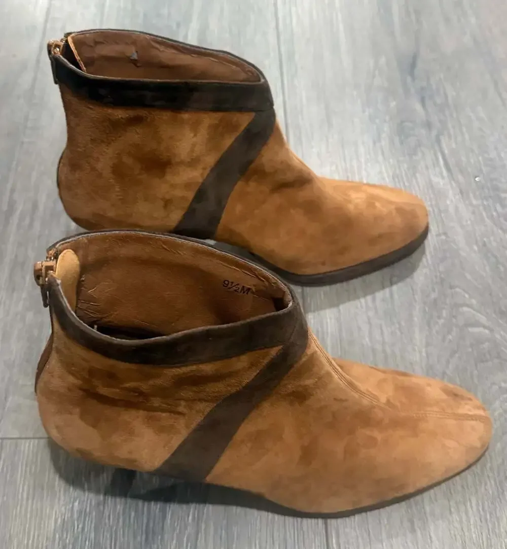 Vaneli Suede Ankle Boots 9.5M Brown Leather Trim Kitten Heel Italy Vero Cuoio